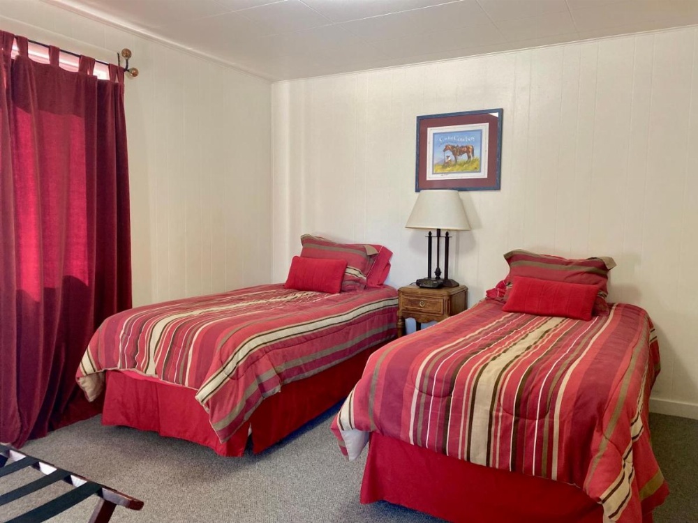 Room image 4