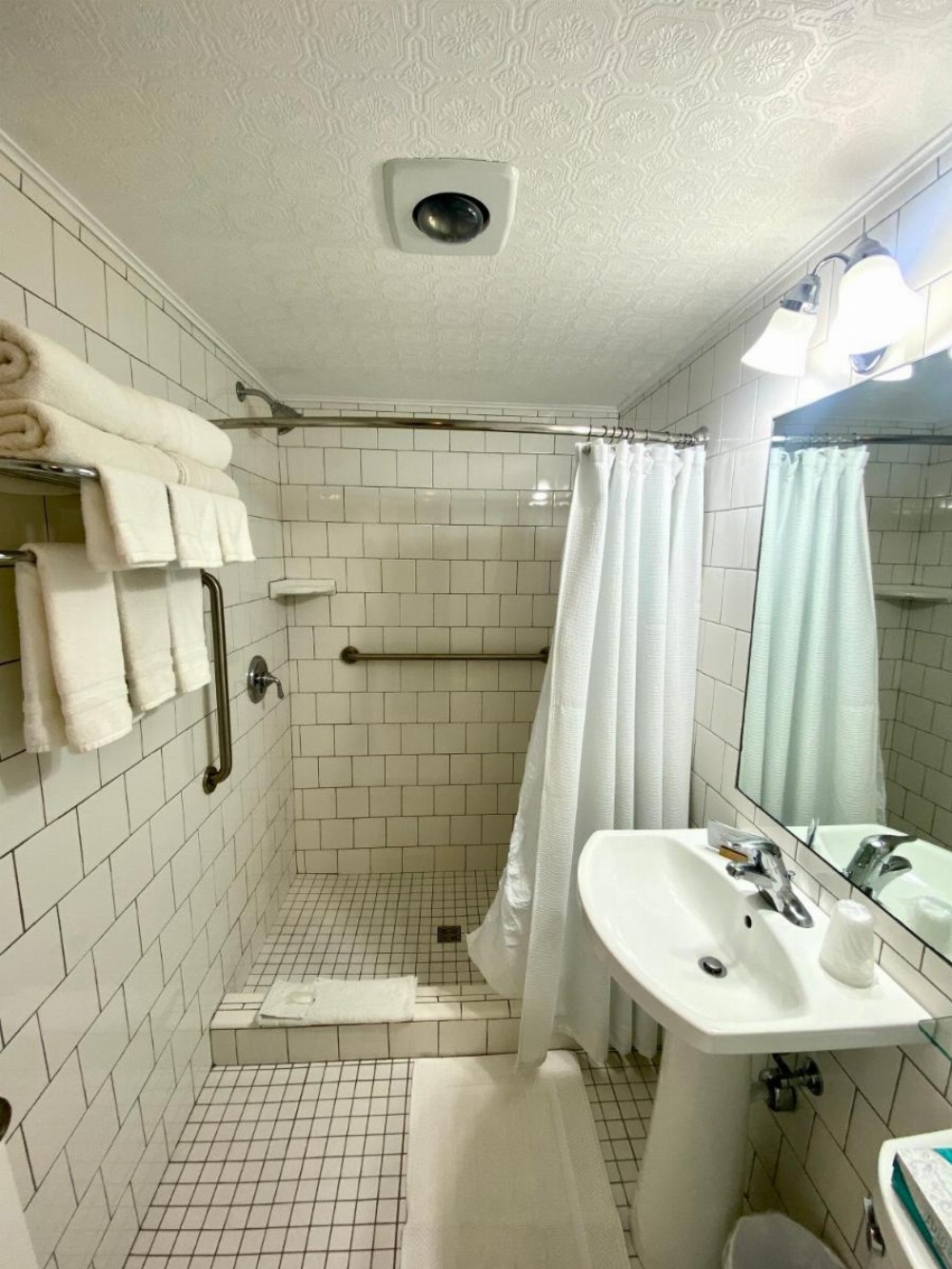 Room image 3