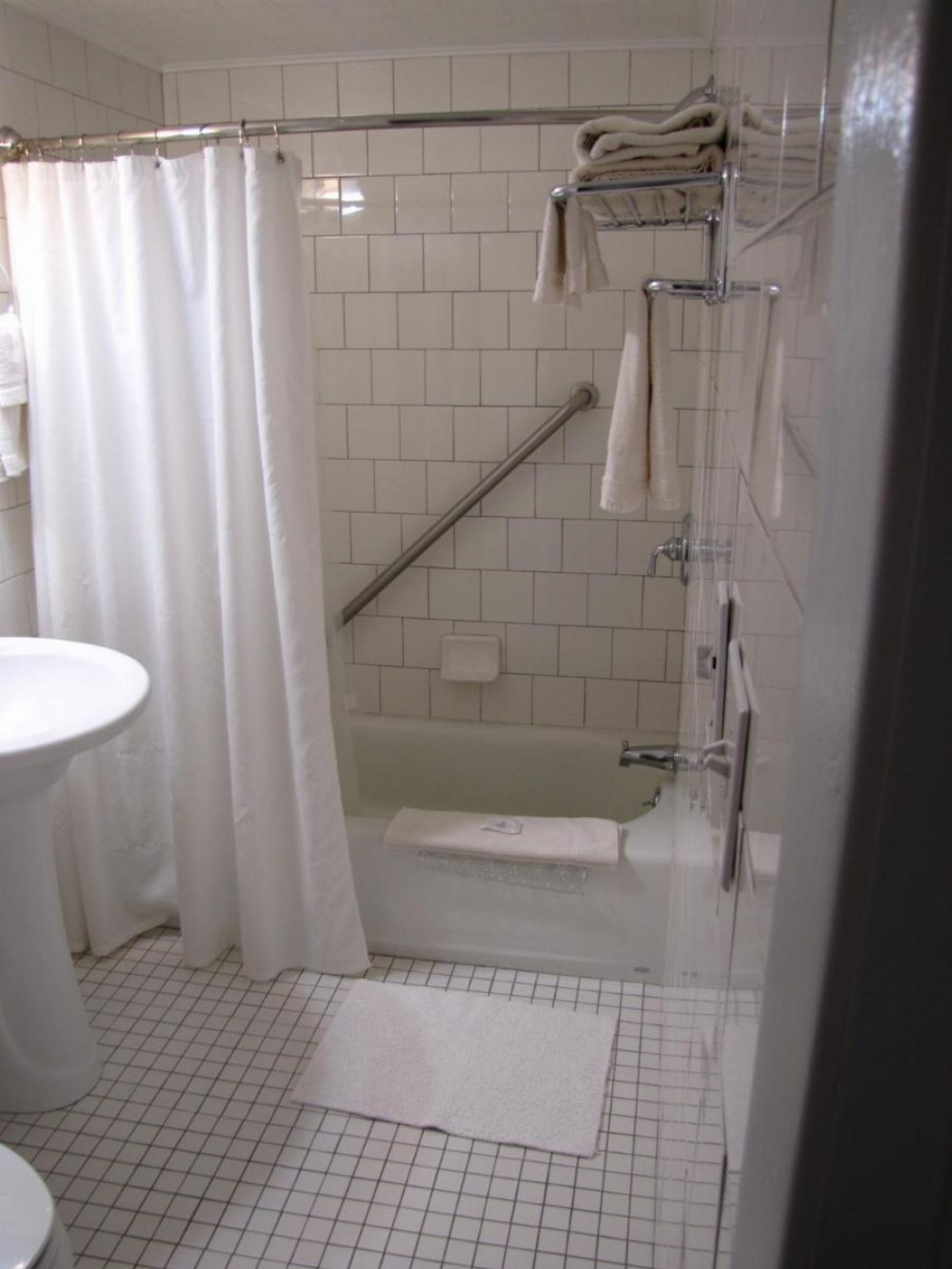 Room image 4